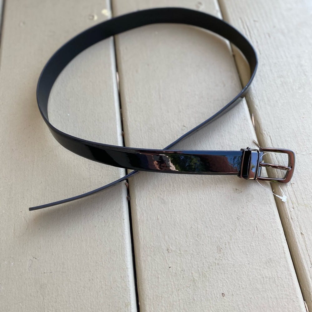 TAHARI ARTHUR S. LEVINE - Black patent leather 1”W belt, Size: 6 (fits 28”-32”)